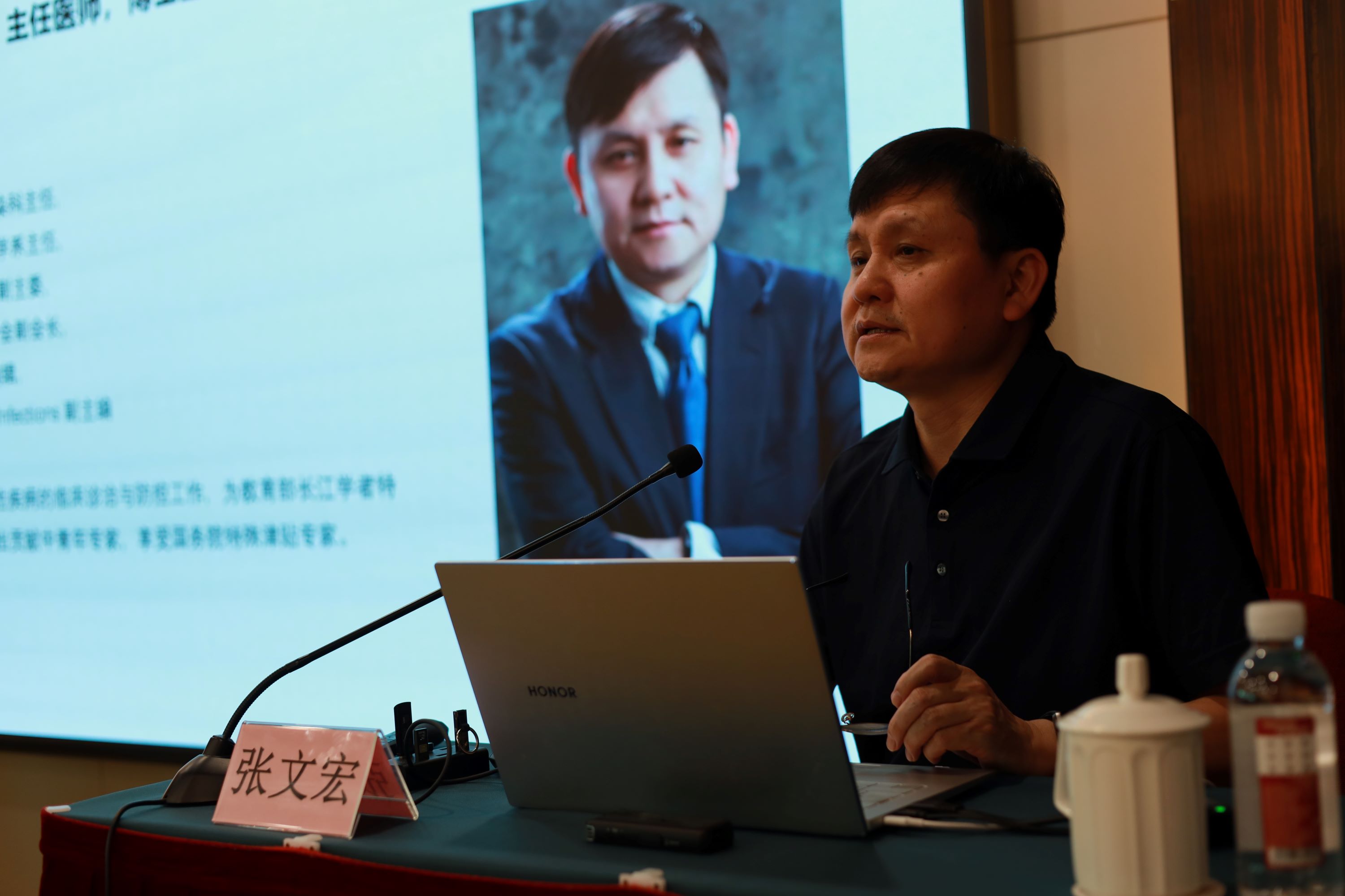 09張文宏：國家傳染病醫(yī)學(xué)中心主任、復(fù)旦大學(xué)附屬華山醫(yī)院感染科主任.jpg