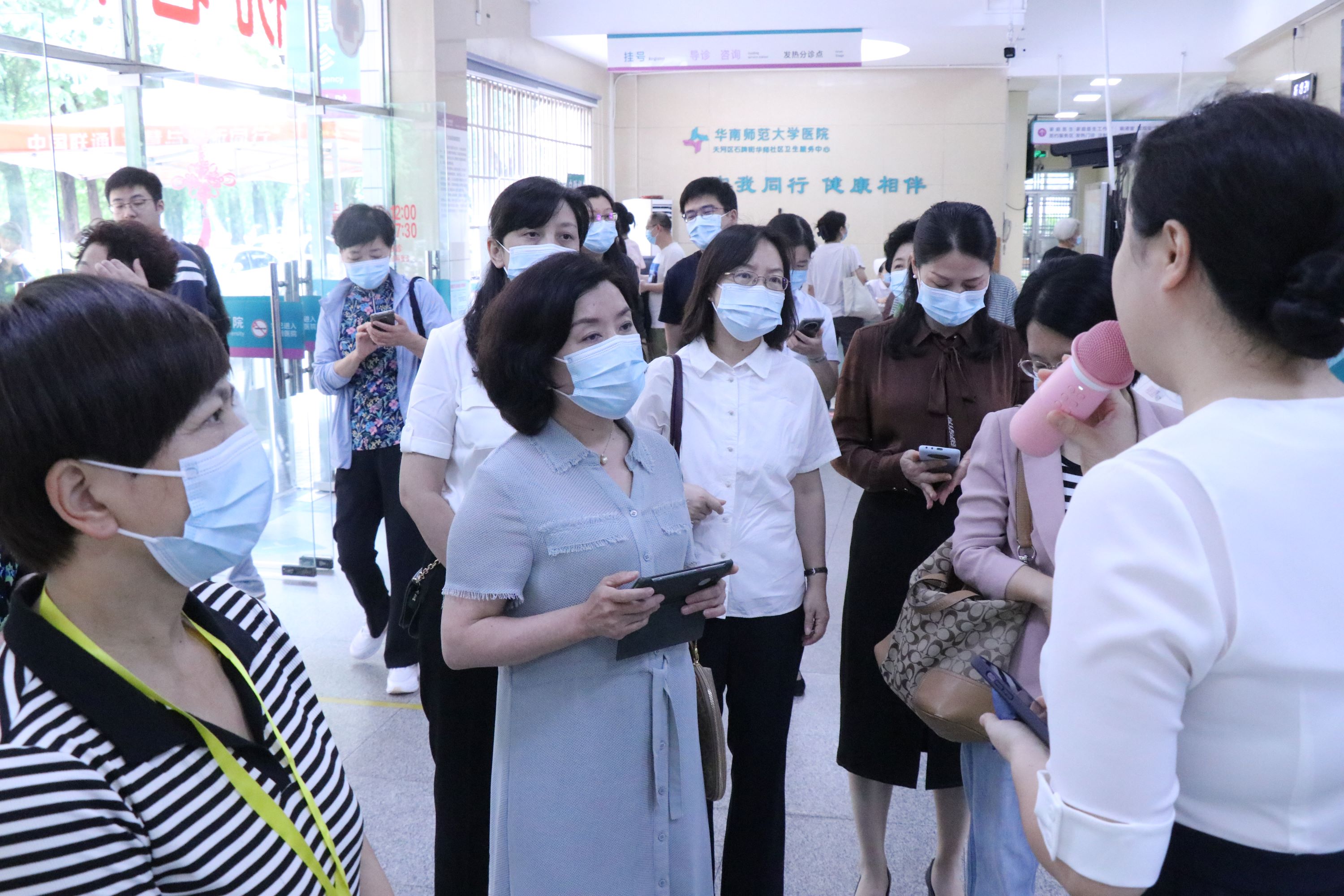 04在華南師范大學(xué)社區(qū)衛(wèi)生服務(wù)中心調(diào)研考察.jpg